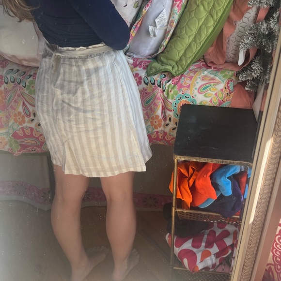 Cream and White Linen Skirt - Picture 3 of 7